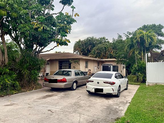 4th image of 4847 Carver Street