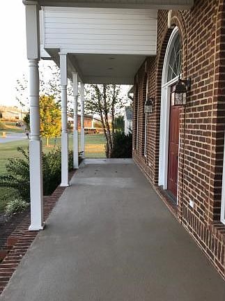 SPACIOUS FRONT PORCHMTN VIEWS
