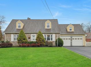 20 Lochland Rd, Valhalla, NY 10595