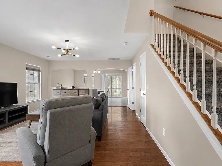 100 Maximus Dr — Photo 12