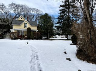 7 Gerhardy Court, East Islip, NY 11730