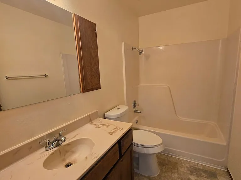 2804 W 4th St — Photo 13
