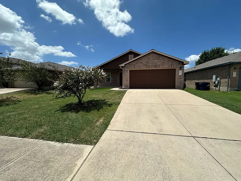 705 Morgan Dr — Photo 1