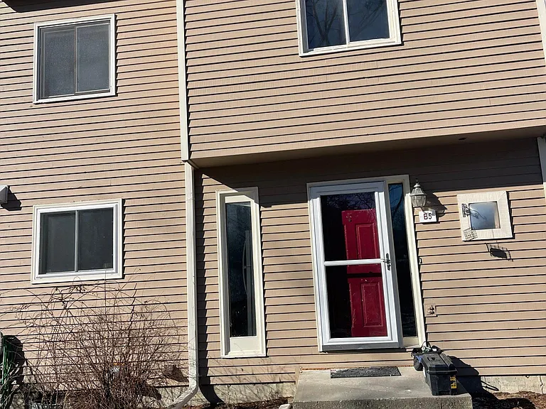 B5 Stonehedge Dr — Photo 4