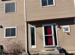 B5 Stonehedge Dr, South Burlington, VT 05403