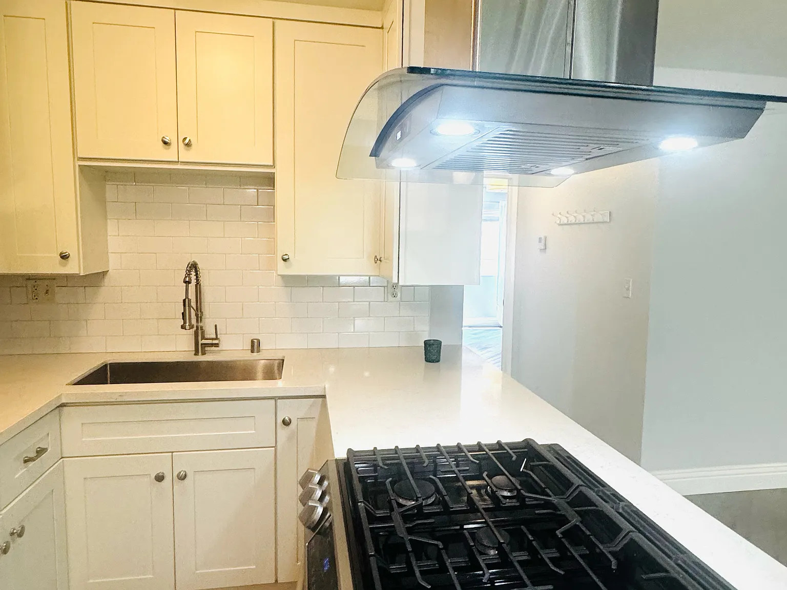 500 N Maryland Ave — Photo 4