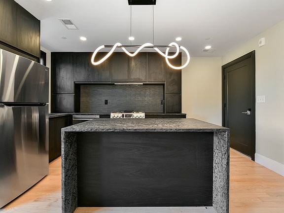 3rd image of 6 Brooks St APT 2