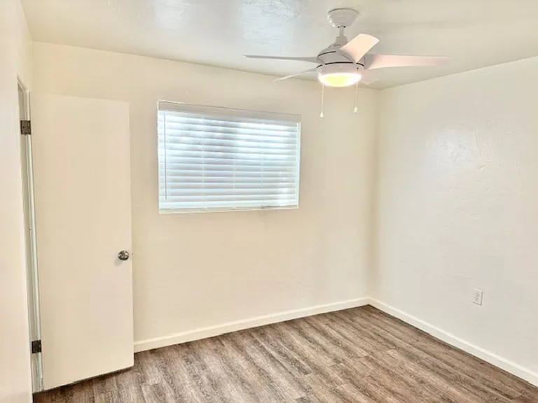 5927-5939 W Rose Ln #5947 — Photo 39