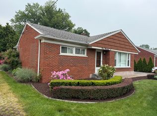 900 Vanderpool Dr, Troy, MI