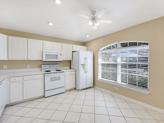5th image of 9261 Middle Oak Dr
