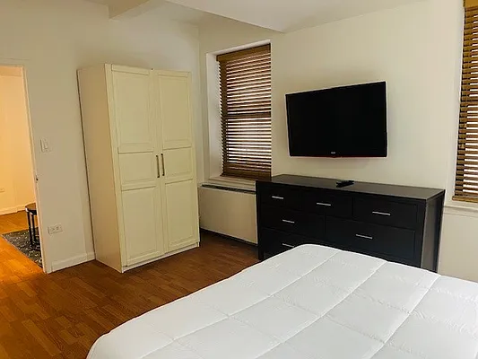 Rented by Manhattan Management Group | media 35