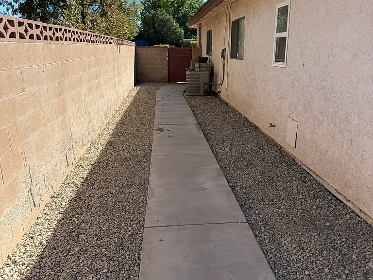 419 Makin Ave — Photo 3