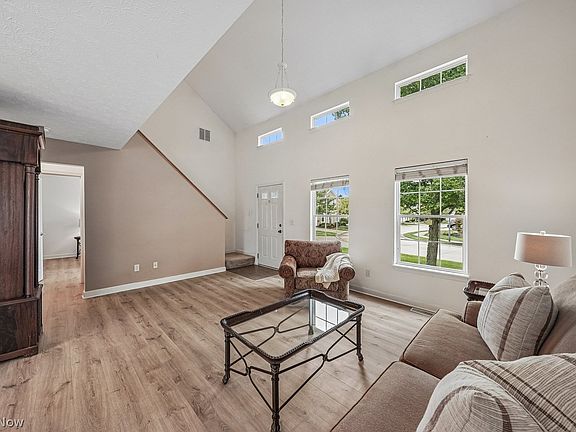 3rd image of 37083 Fairfield Ln