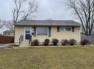 2723 Pawnee Rd, Waukegan, IL 60087