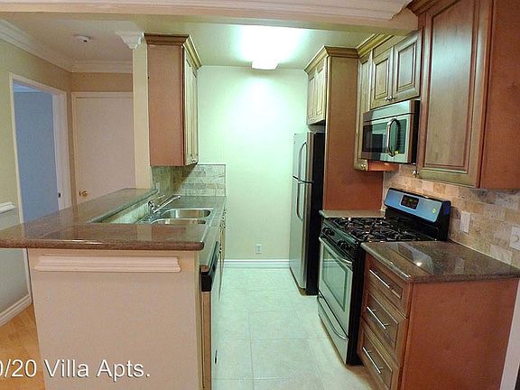 5th image of 2020 N Beachwood Dr APT 203