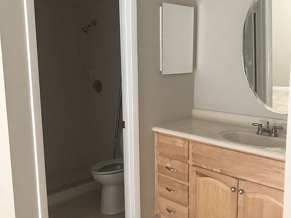 4th image of 105 Oakridge Ct