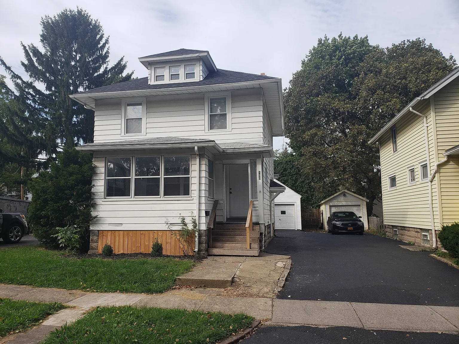 150 Dickinson St photo 1