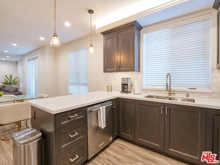 8700 Chalmers Dr #Penthouse 401 — Photo 20