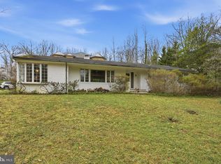 9010 Bradgrove Dr, Bethesda, MD 20817