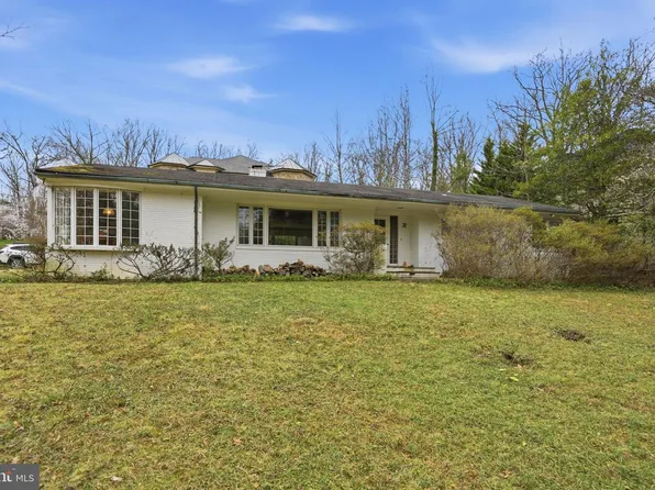 9010 Bradgrove Dr, Bethesda, MD 20817