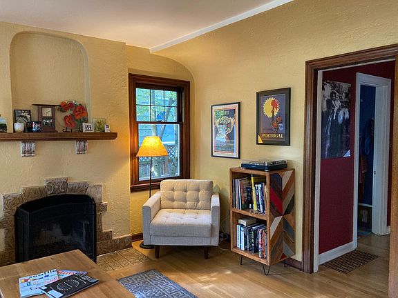 5th image of 7054 Mary Ave NW
