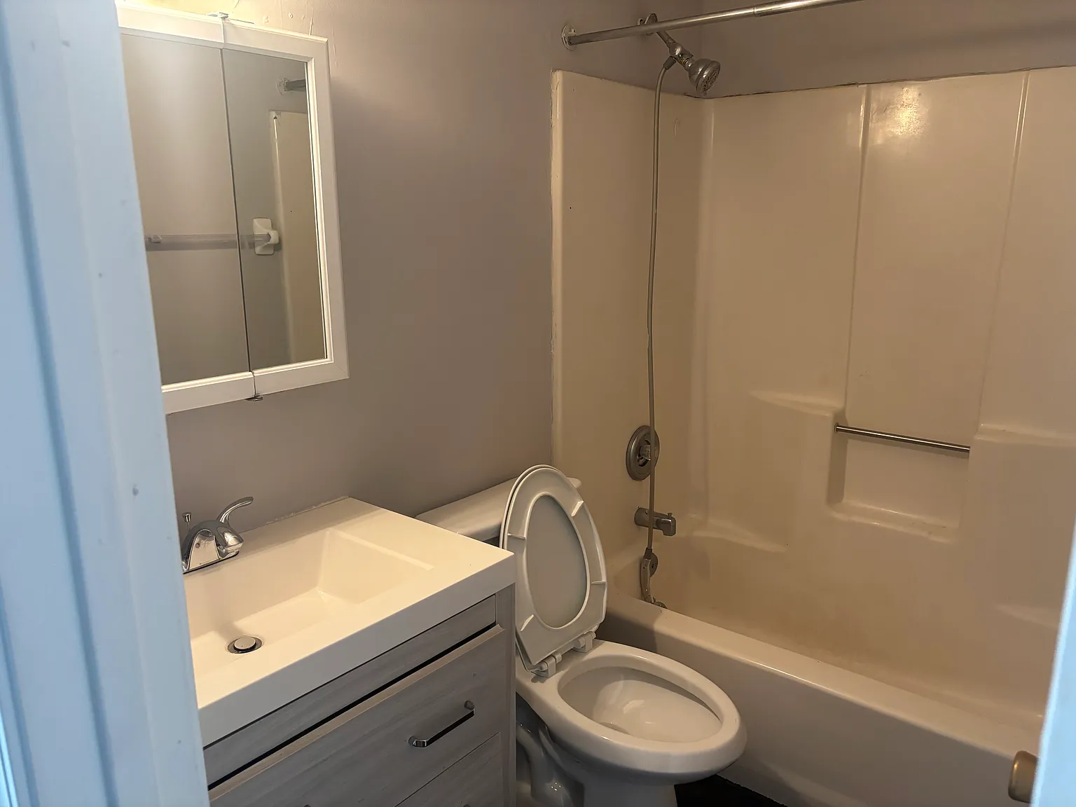 3 bed, 1175 sqft, $1,600 — Photo 2