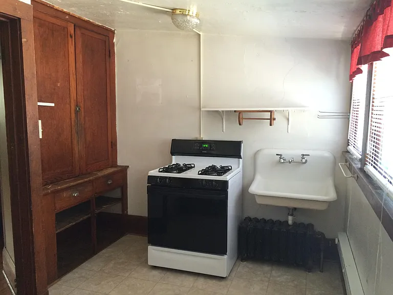 202 E Davenport St #3 — Photo 9