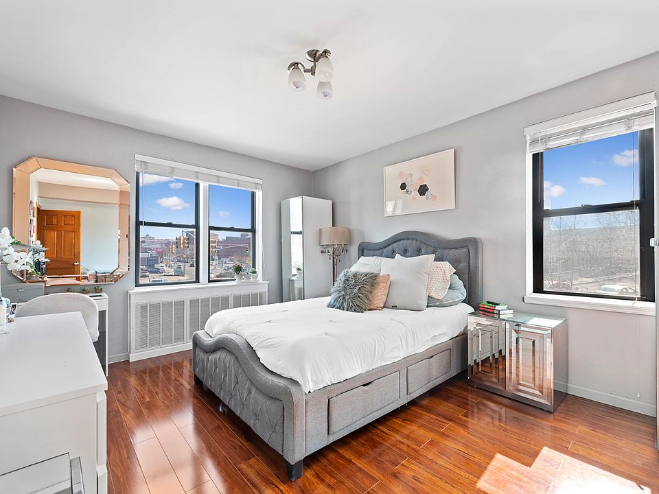 1st image of 3015 Riverdale Ave APT 1E