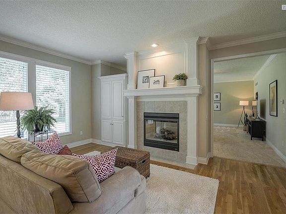 4th image of 700 NE Twin Brook Dr