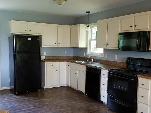 2nd image of 1821 Forest Rd