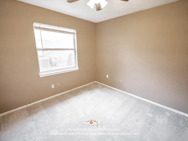 1811 San Rafael St — Photo 3