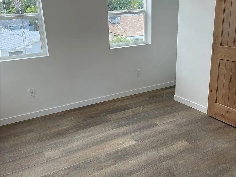 24308 Victory Blvd #24308 — Photo 7