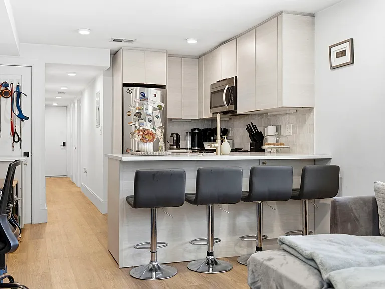 92 Chelsea St #1 — Photo 6