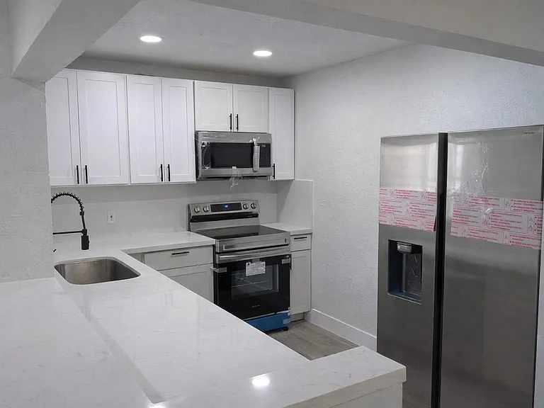 2613 SW Natura Ave — Photo 3