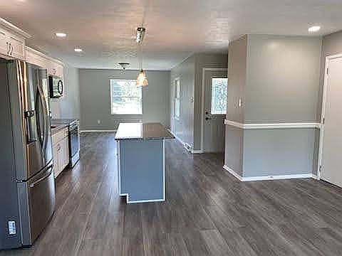 5th image of 1077 Crescent Dr