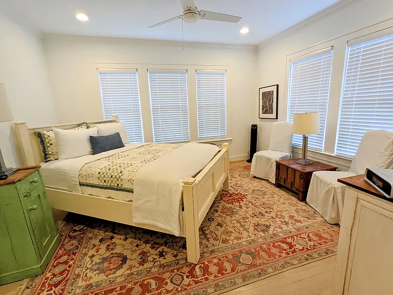 1010 Peden St #1 — Photo 5