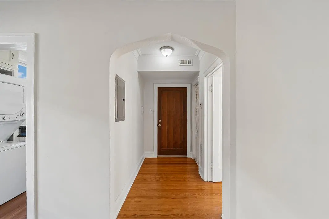 2757 W Arthur Ave — Photo 3