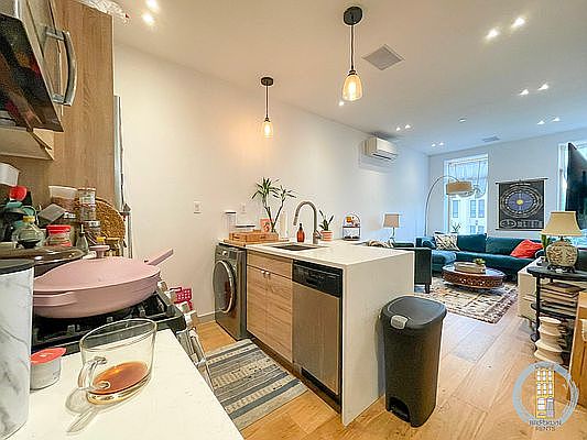 5th image of 802 Sterling Pl #2F