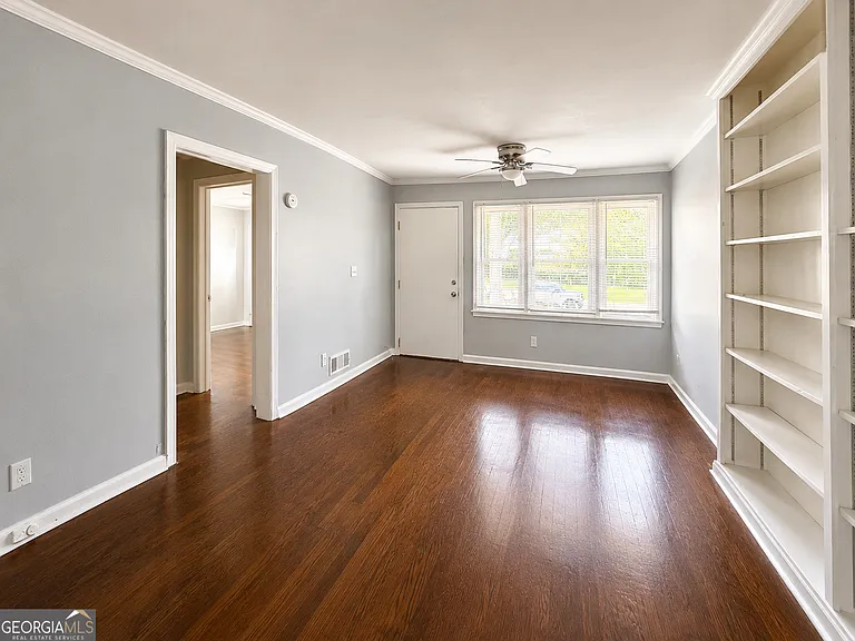 147 Burnside St #3 — Photo 4