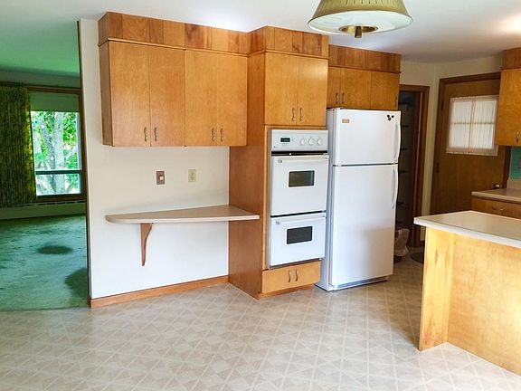 5th image of 287 Waterford St
