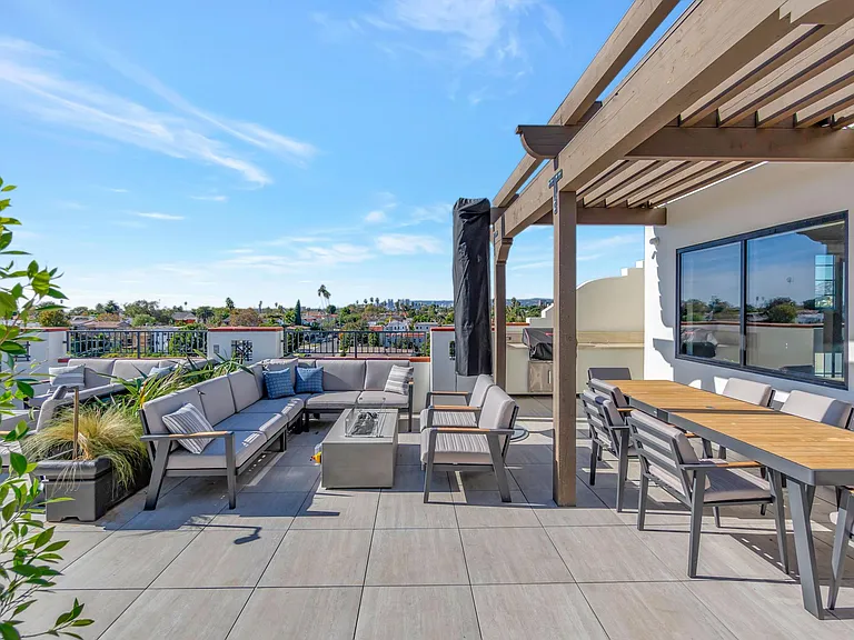 LaBrea & 12th Apartments — Photo 21