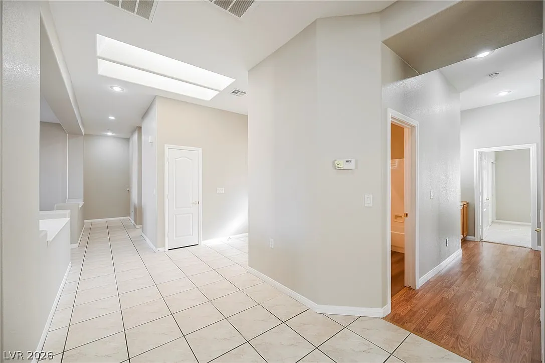3 bed, 2.5 bath, 2553 sqft, $2,834 — Photo 3