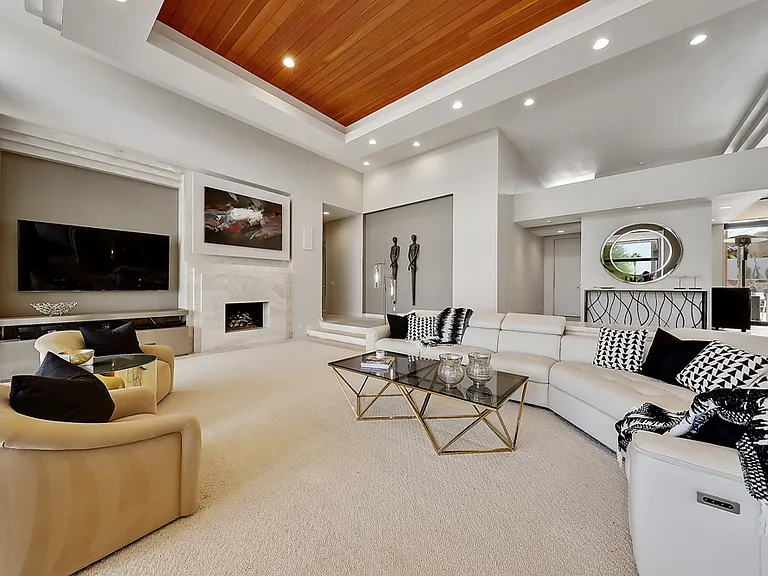 73115 Crosby Ln — Photo 37