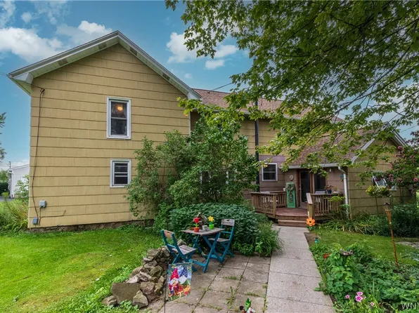 6489 Errick Rd, North Tonawanda, NY 14120