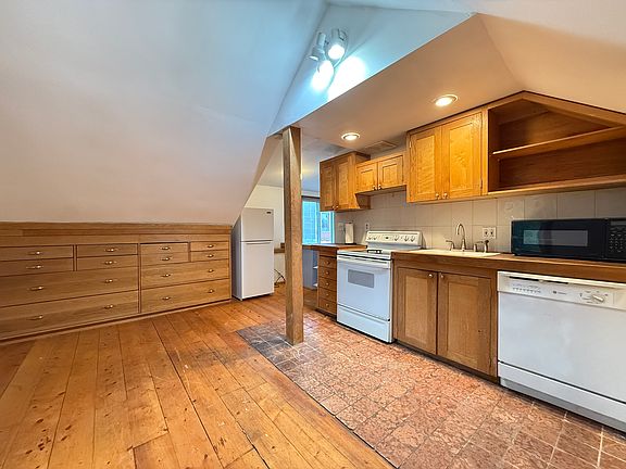4th image of 1001 N Wolcott Ave #3F