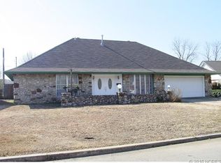 9314 E 40th Pl, Tulsa, OK 74145
