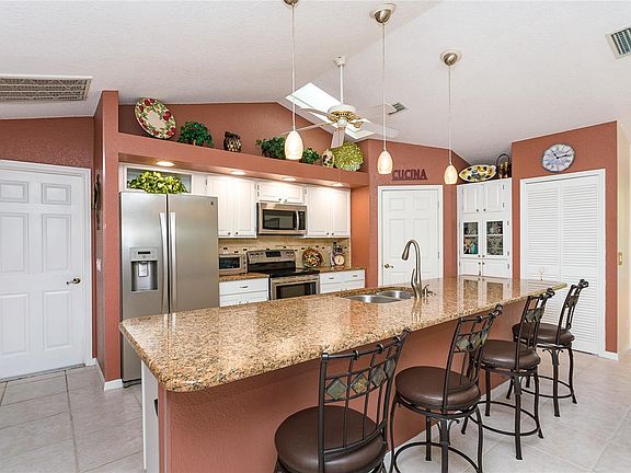 5th image of 36 Bunker Ct