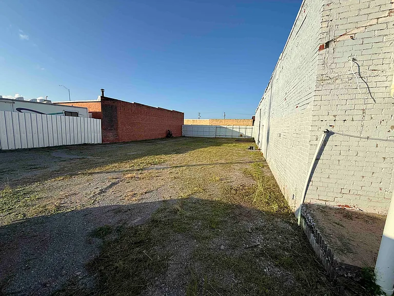 608 Burnett St — Photo 8