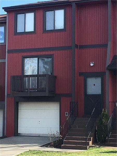 1st image of 121 Bellwood Ct
