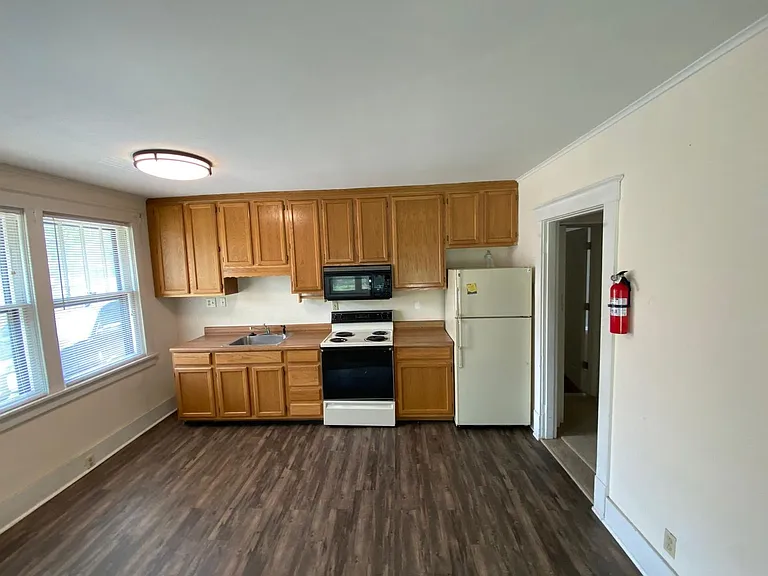 Manor Homes — Photo 28